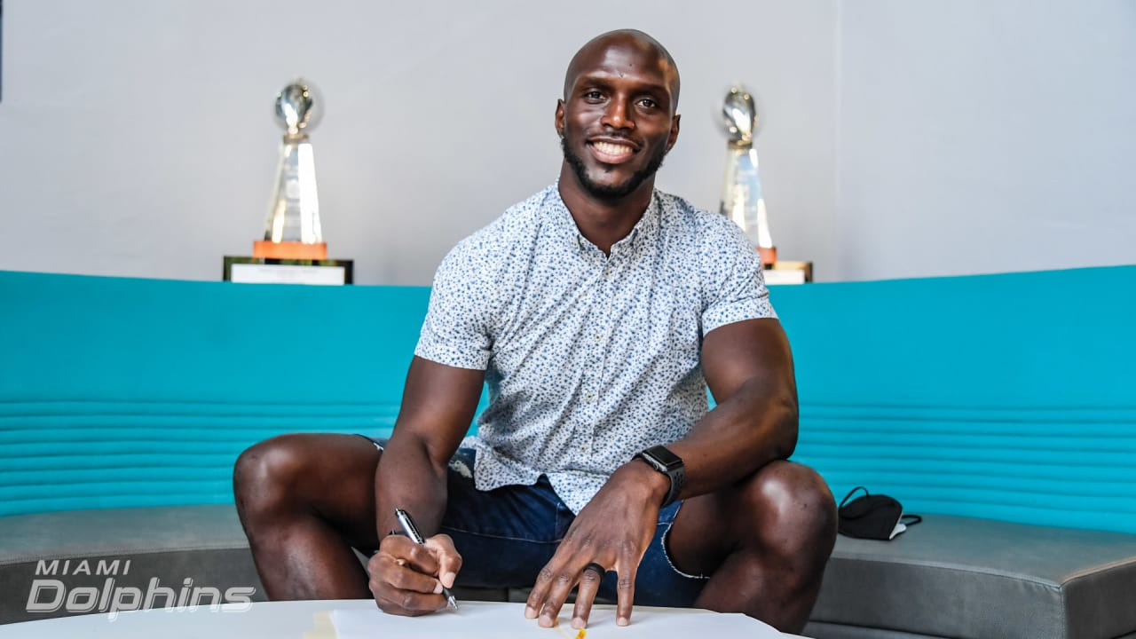 Miami Dolphins Sign Jason McCourty