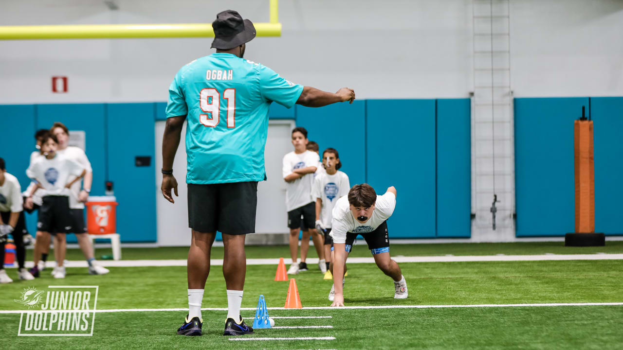 Miami Dolphins Emmanuel Ogbah Hosts Junior Dolphins Winter Clinic, Presented by Baptist Health - Vimarsana News