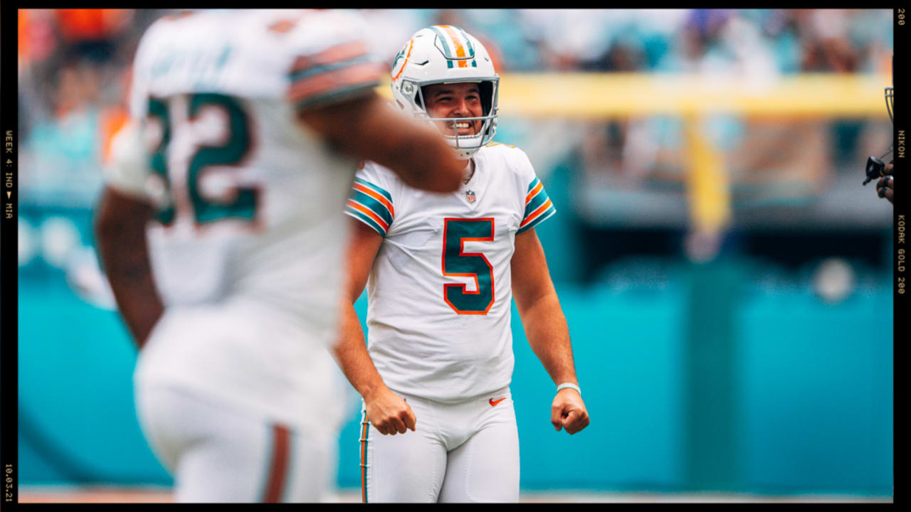 Can't-Miss Play: Miami Dolphins quarterback Tua Tagovailoa and wide  receiver Tyreek Hill combine to give Dolphins lead with 1:45 left