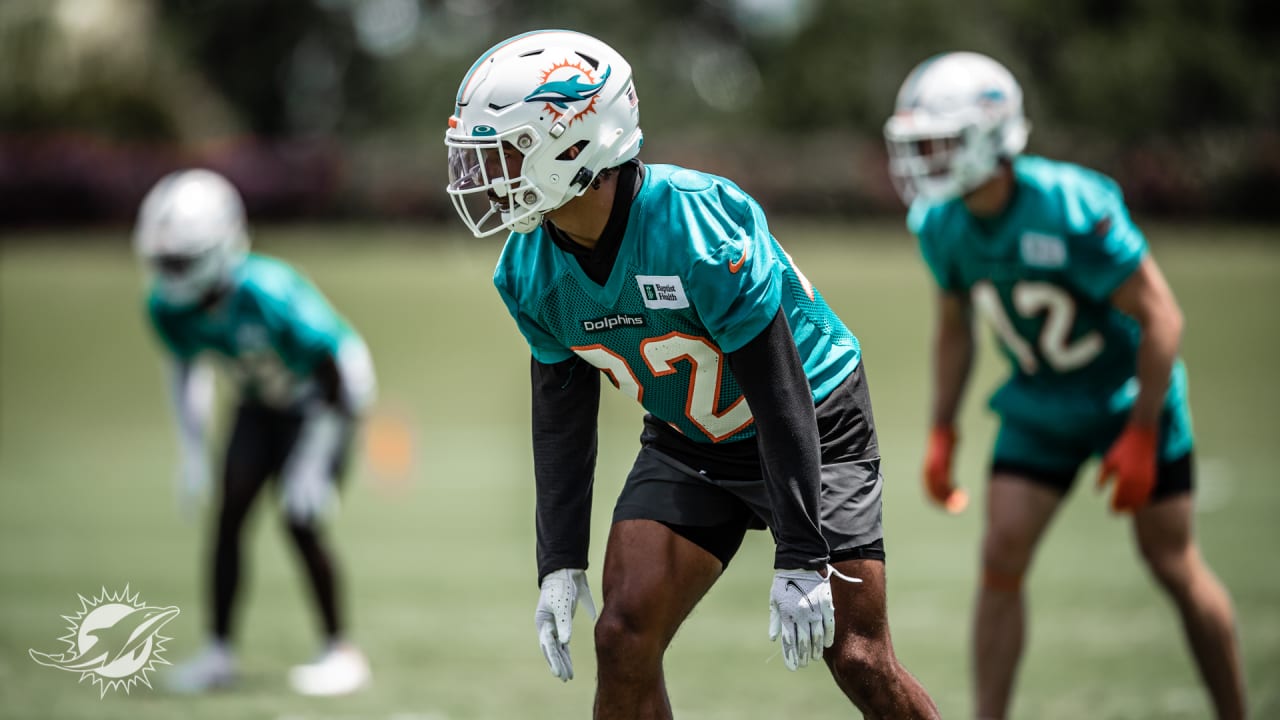 Miami Dolphins wide receiver Lynn Bowden Jr. (3) is tackled after