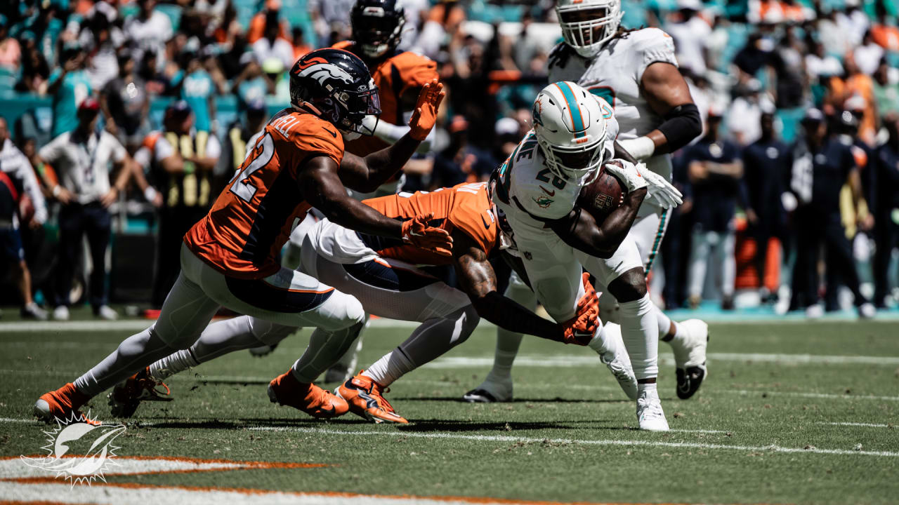 Can't-Miss Play: Miami Dolphins De'Von Achane is off to the races on  55-yard run