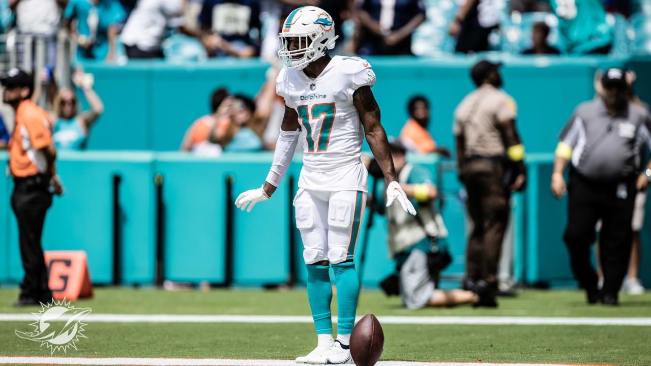 Jaylen Waddle celebrates Dolphins touchdown with 'Waddle waddle' dance