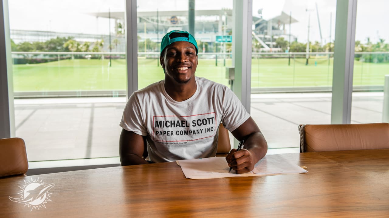 Miami Dolphins sign third-round pick Channing Tindall