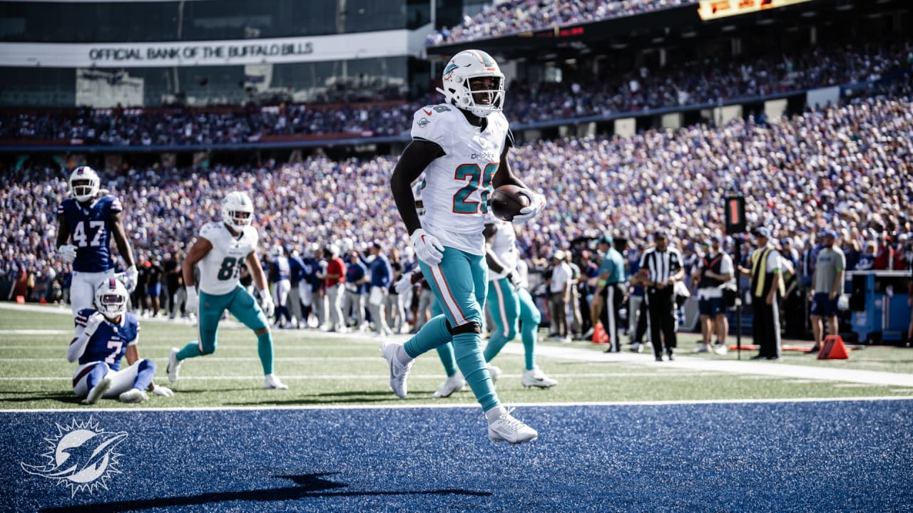 Watch: Former Oregon Ducks' star Jevon Holland forces two fumbles during  the Miami Dolphins' 70-20 rout over the Denver Broncos 