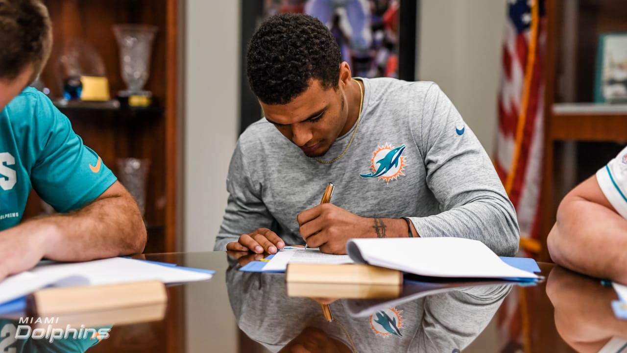 Miami Dolphins Sign Four Draft Picks