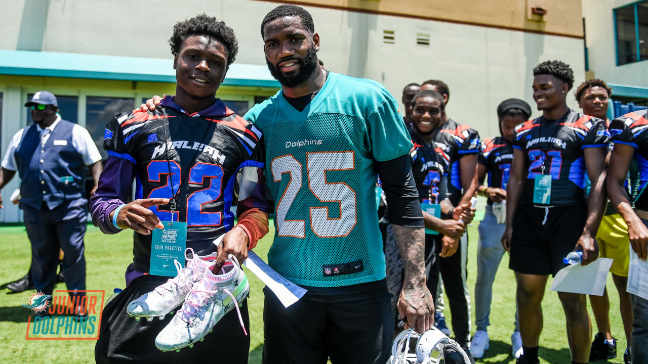 Miami Dolphins Donate Equipment and Meals to 1,000 High School and Youth  Football Players - High School Football America