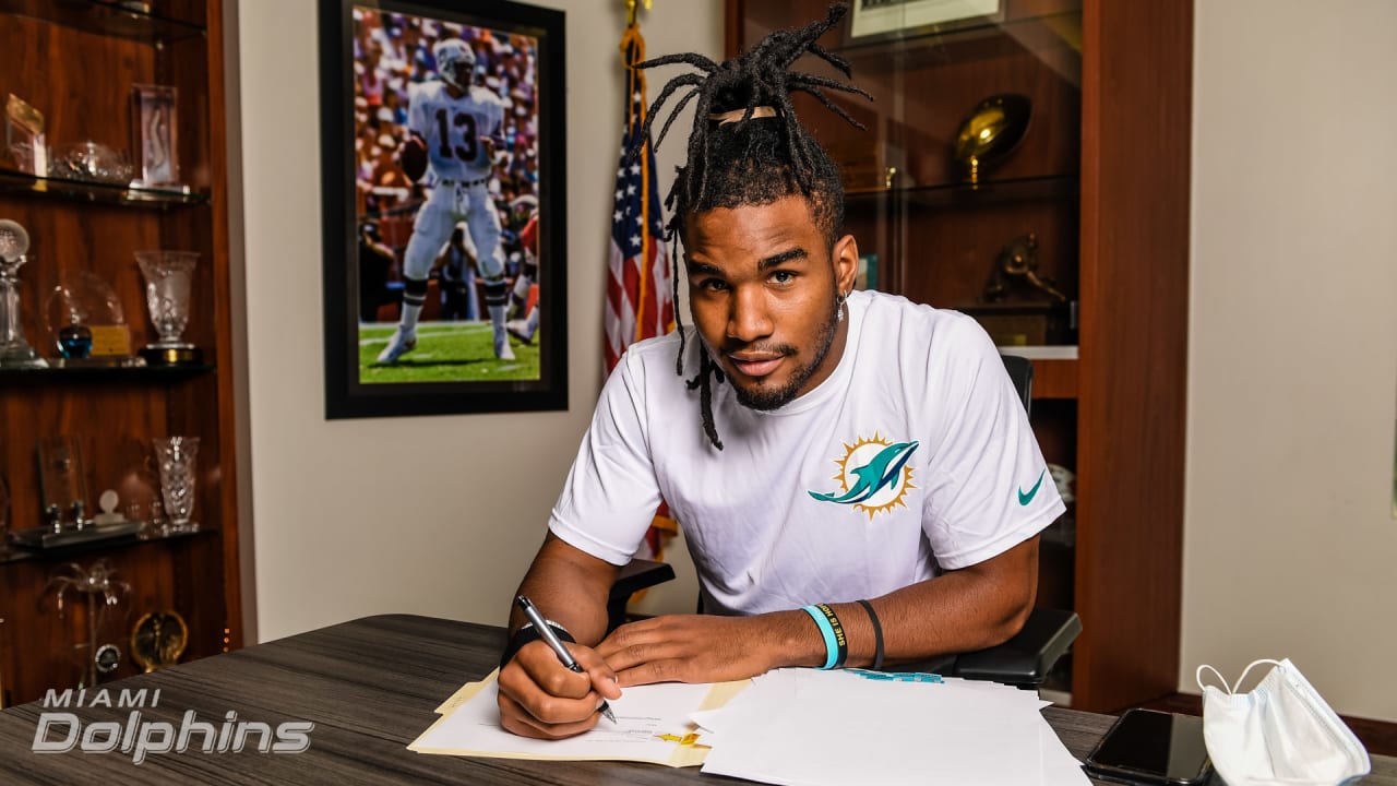 Jaylen Waddle signs 4-year deal with Dolphins