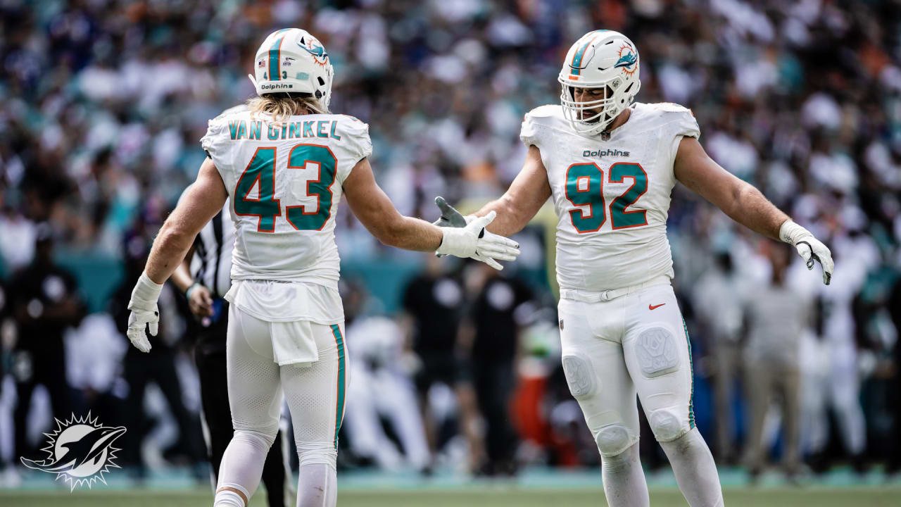 MIAMI GARDENS, FL - DECEMBER 05: Miami Dolphins Defensive End Zach