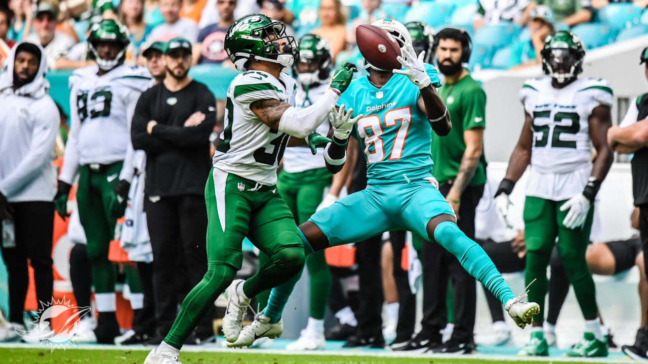 Dolphins' Christian Wilkins busts out the worm after TD catch