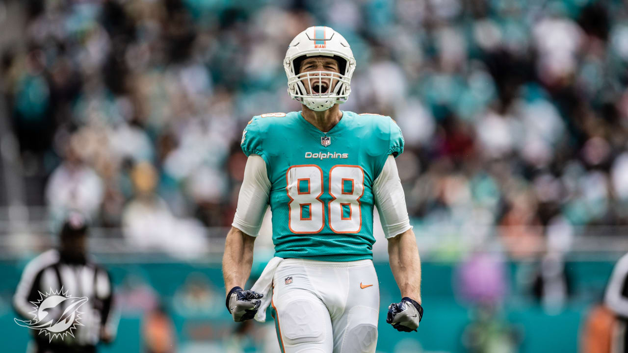 Dolphins tight end Mike Gesicki showing improvement in passing