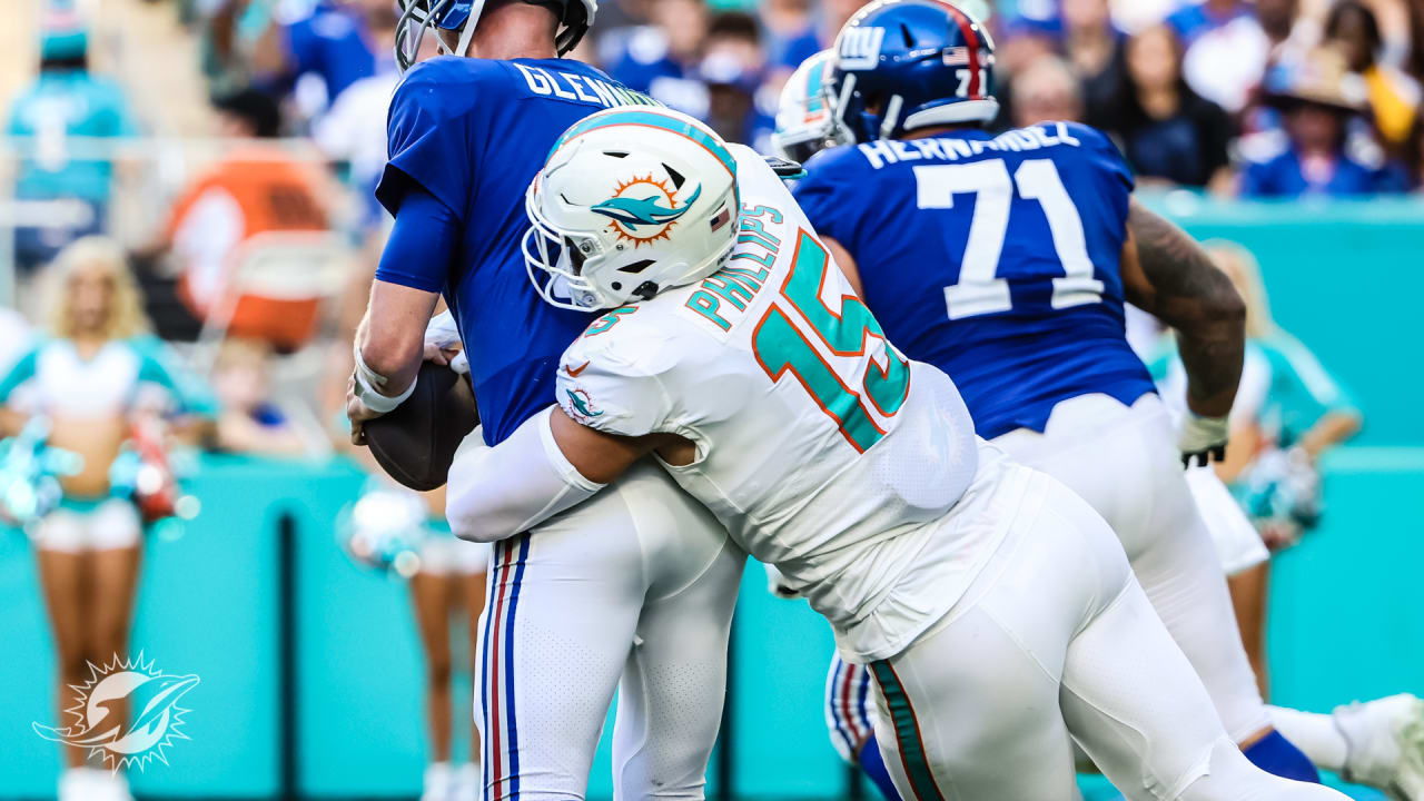 Can we PLEASE show Jaelan Phillips some love? 3 sacks today and has  contributed on a sack the last 4 consecutive games during this winning  streak! : r/miamidolphins