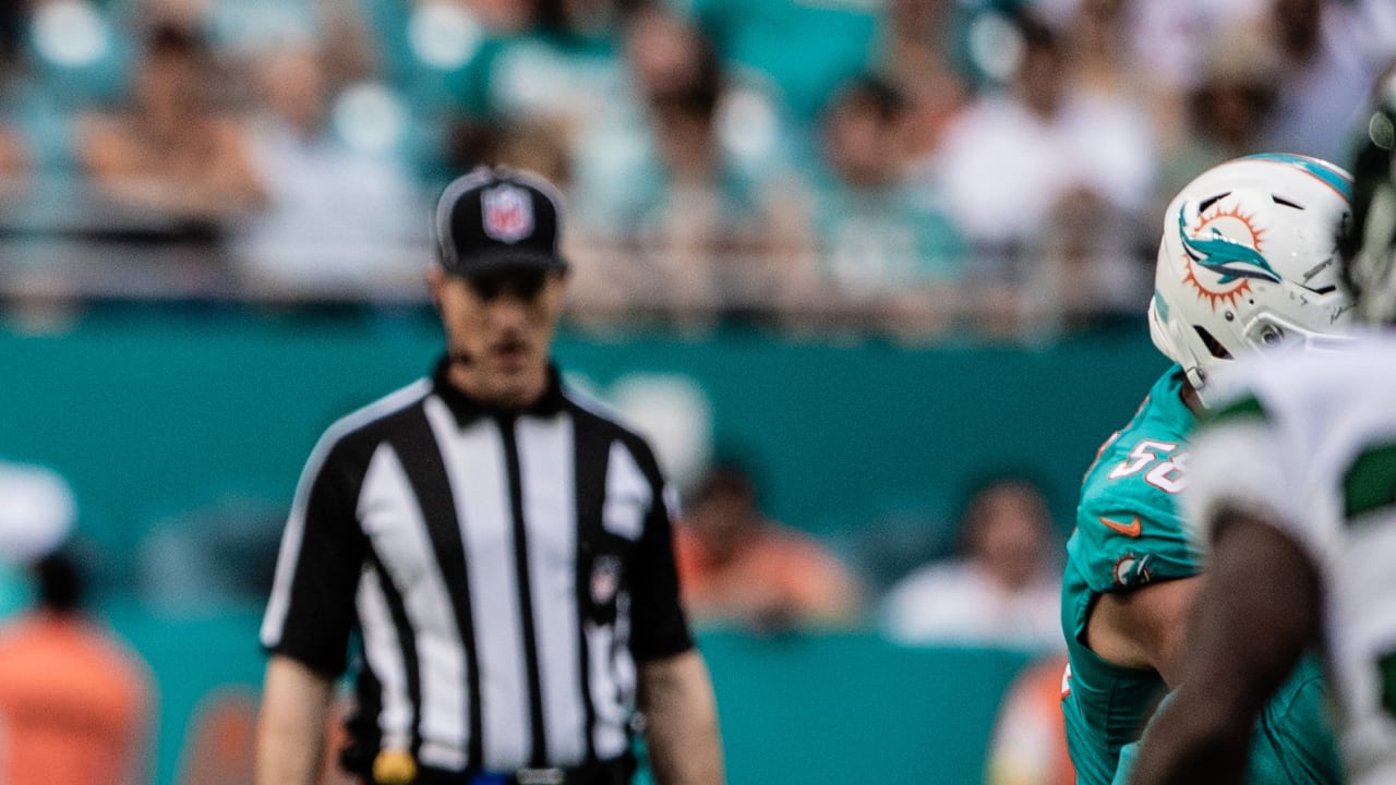 Miami. FL USA; Miami Dolphins quarterback Skylar Thompson (19) drops back  to pass during an NFL preseason game against the Las Vegas Raiders,  Saturday, August 20, 2022, at the Hard Rock Stadium.