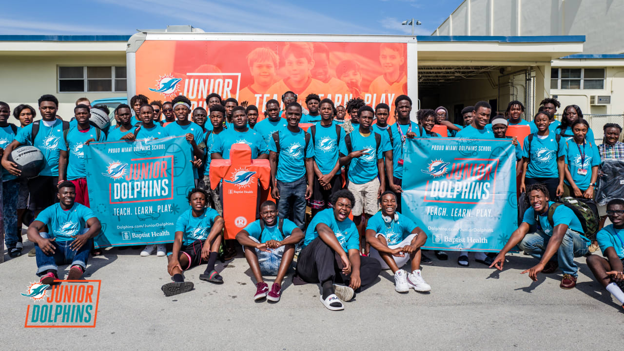 Miami Dolphins Donate Equipment and Meals to 1,000 High School and Youth  Football Players - High School Football America