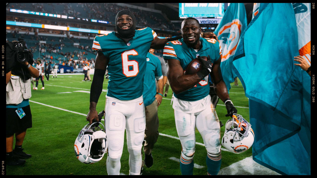 Week 18: Patriots at Dolphins by miamidolphins - Issuu