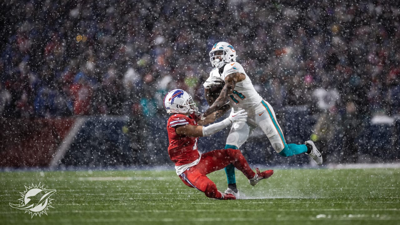 Miami Dolphins wide receiver Cedrick Wilson Jr. (11) runs against the New  York Jets during an NFL football game Sunday, Oct. 9, 2022, in East  Rutherford, N.J. (AP Photo/Adam Hunger Stock Photo - Alamy