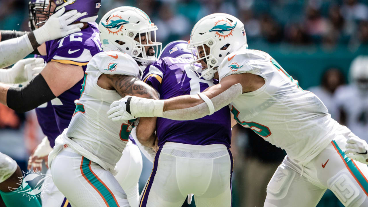 Can we PLEASE show Jaelan Phillips some love? 3 sacks today and has  contributed on a sack the last 4 consecutive games during this winning  streak! : r/miamidolphins