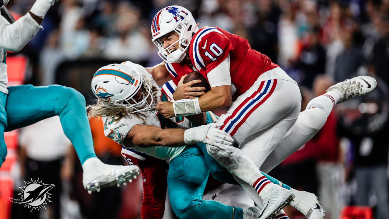 Miami Dolphins inside linebacker Andrew Van Ginkel (43) walks off the field  after an NFL football