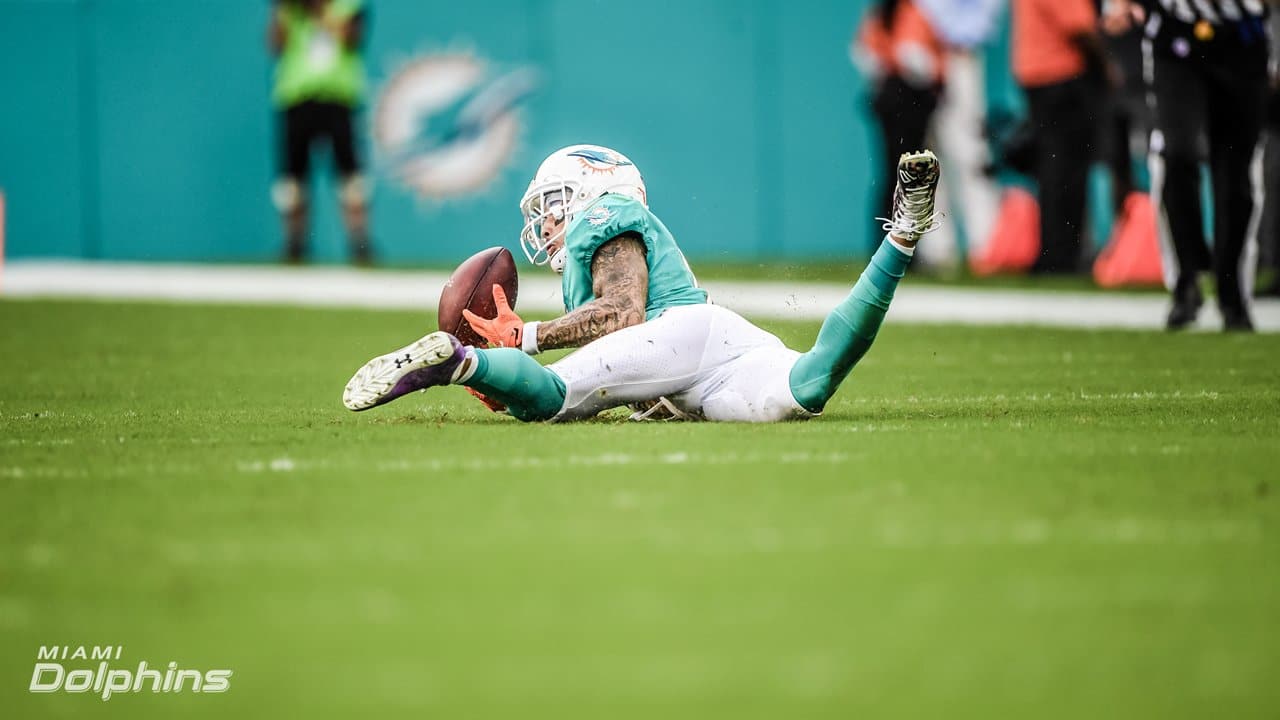 Jaylen Waddle returns with circus catch for Dolphins 