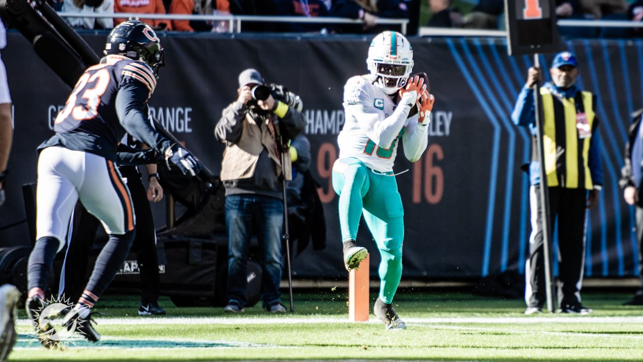 Miami Dolphins perform CPR celebration on wide receiver Tyreek Hill after  WR's TD catch