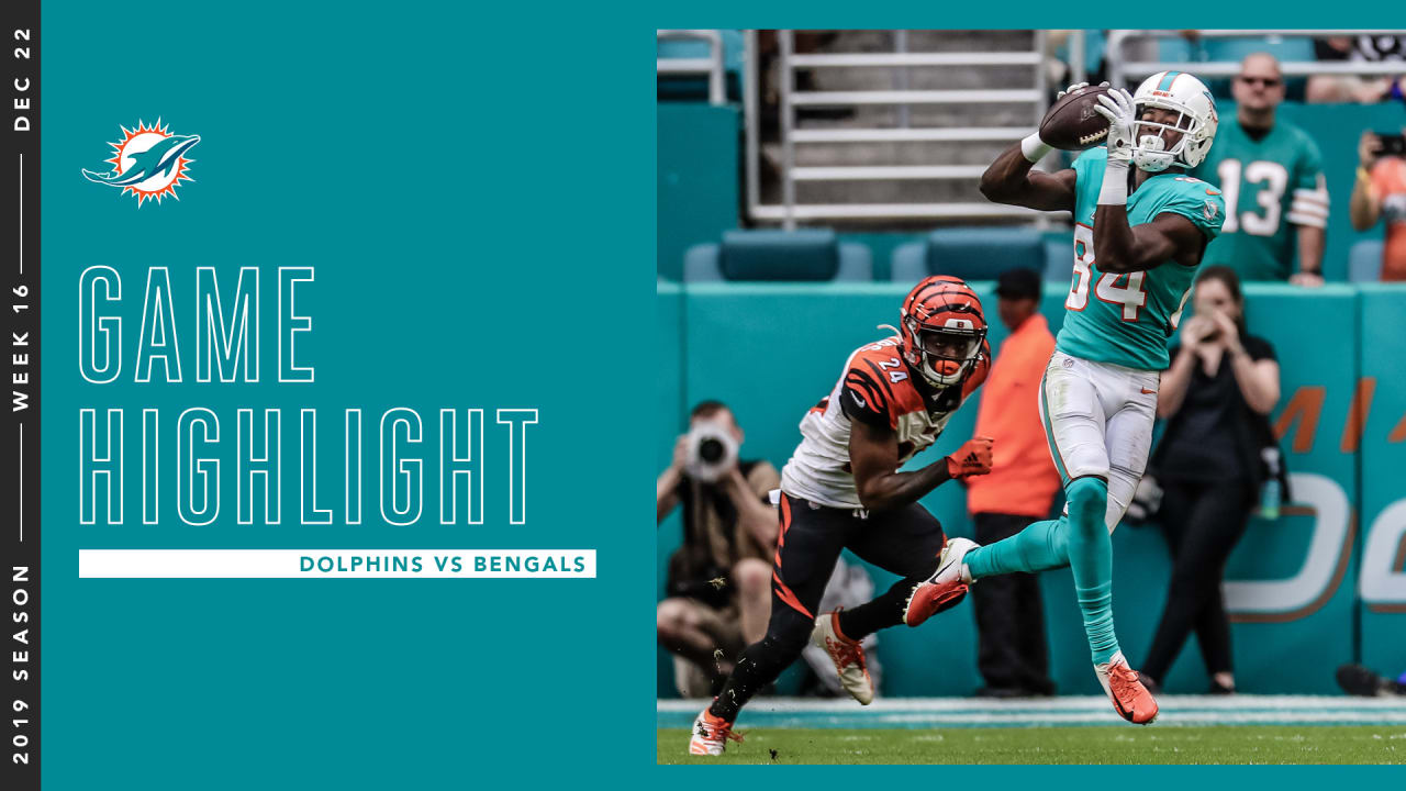 The Bengals claimed guard Shaq Calhoun from the Miami Dolphins