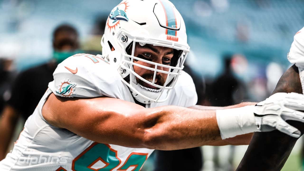 Dolphins extend DT Zach Sieler through 2026 season