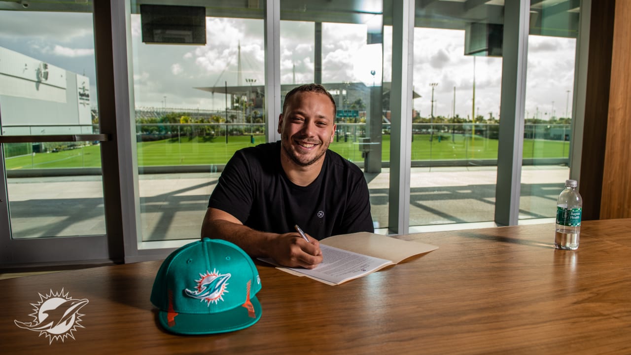 Dolphins sign FB Ingold