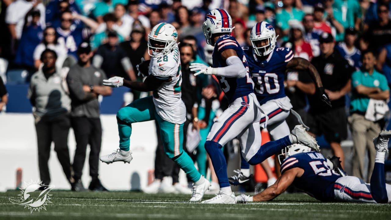 De'Von Achane Scores Second TD of Game vs. Bills