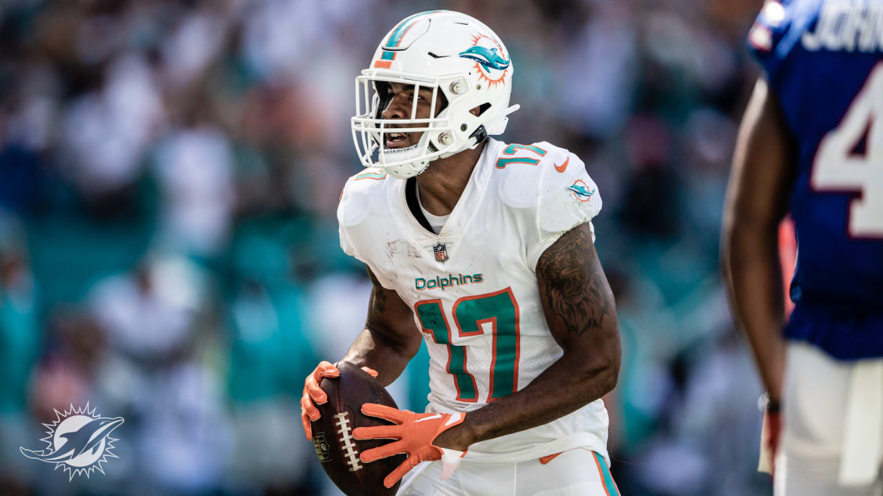 Can't-Miss Play: Miami Dolphins De'Von Achane is off to the races on  55-yard run