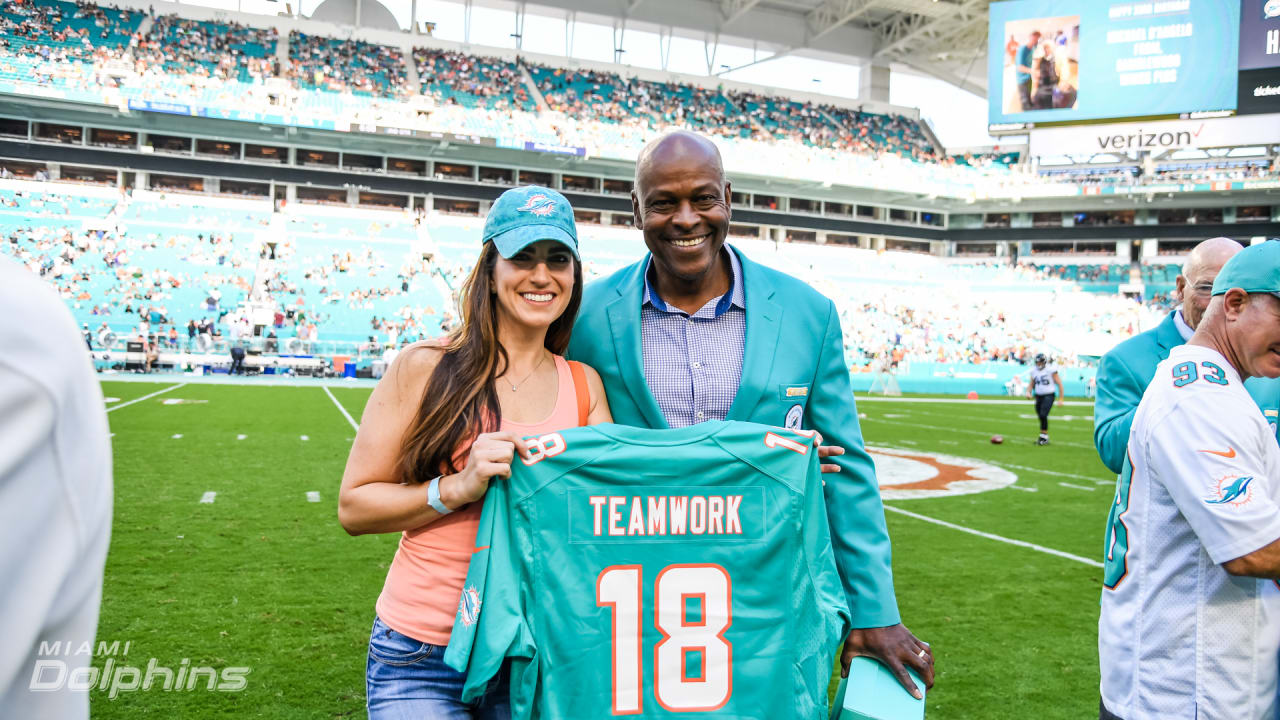 Miami Dolphins Celebrate 100 Yards Of Giving