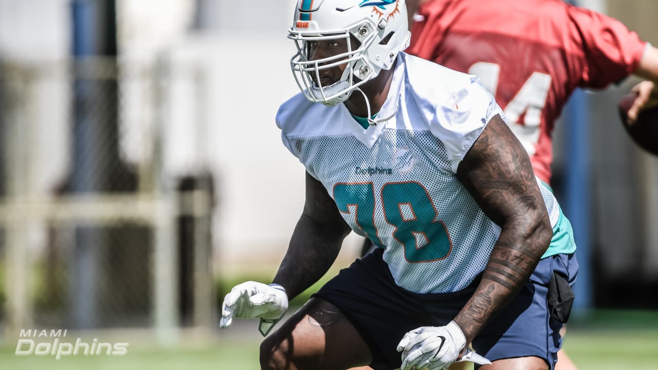 Dolphins Exercise Fifth-Year Option On Laremy Tunsil