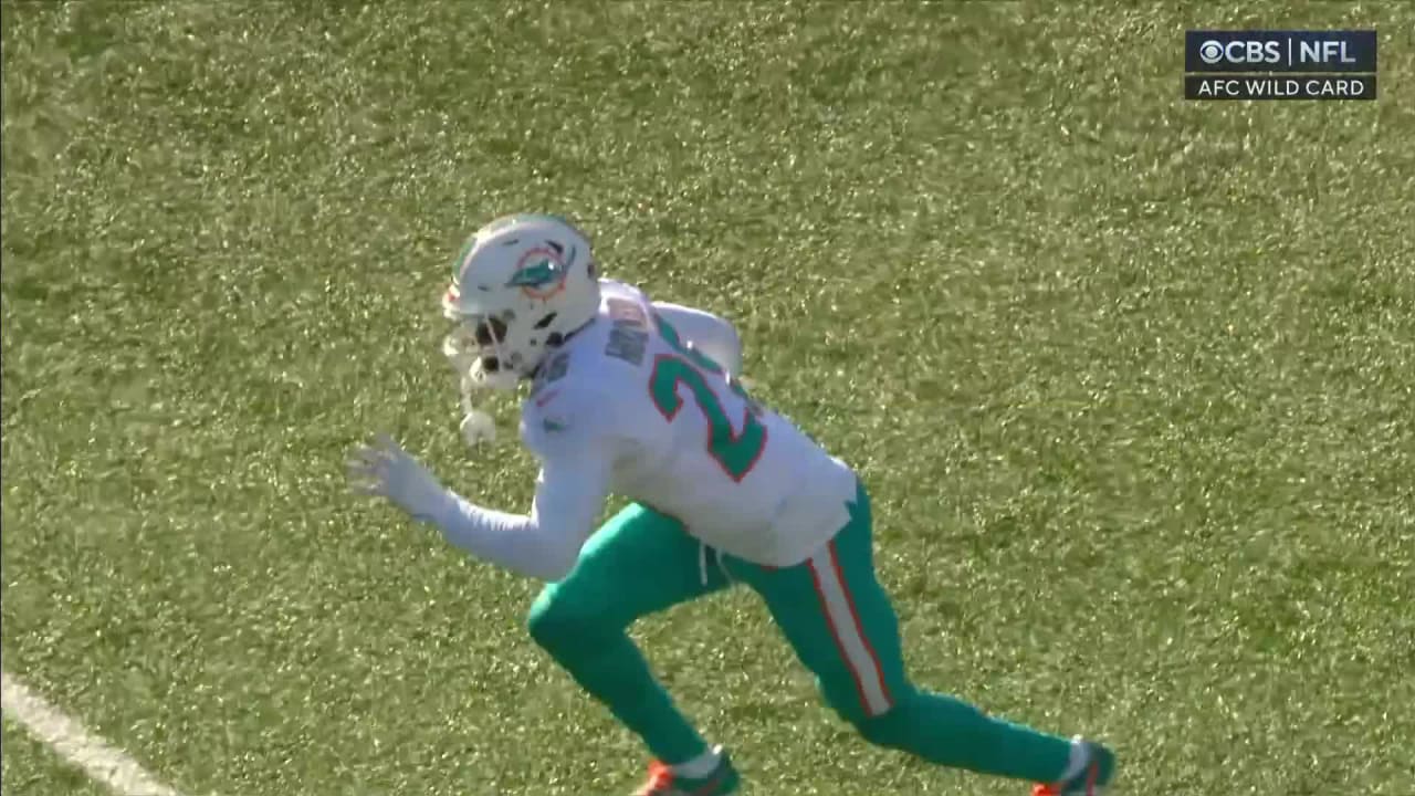 Dolphins' Xavien Howard cools off LA Chargers with key interception