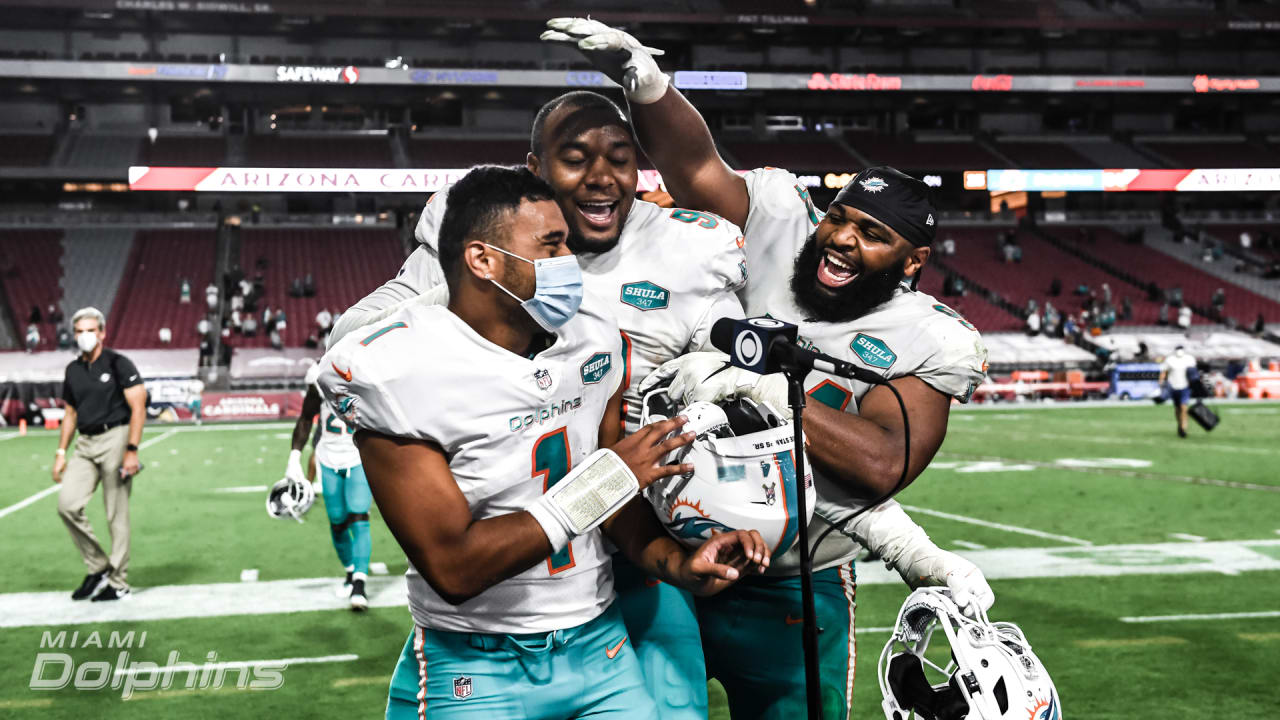 Tua Tagovailoa Throws Two Touchdowns, Dolphins Come From Behind to