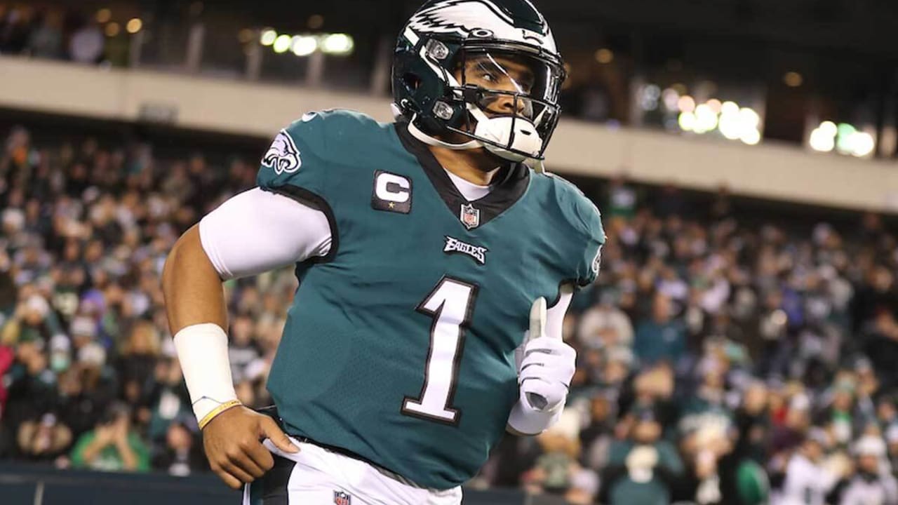 Jalen Hurts anota três touchdowns e lidera Philadelphia Eagles a