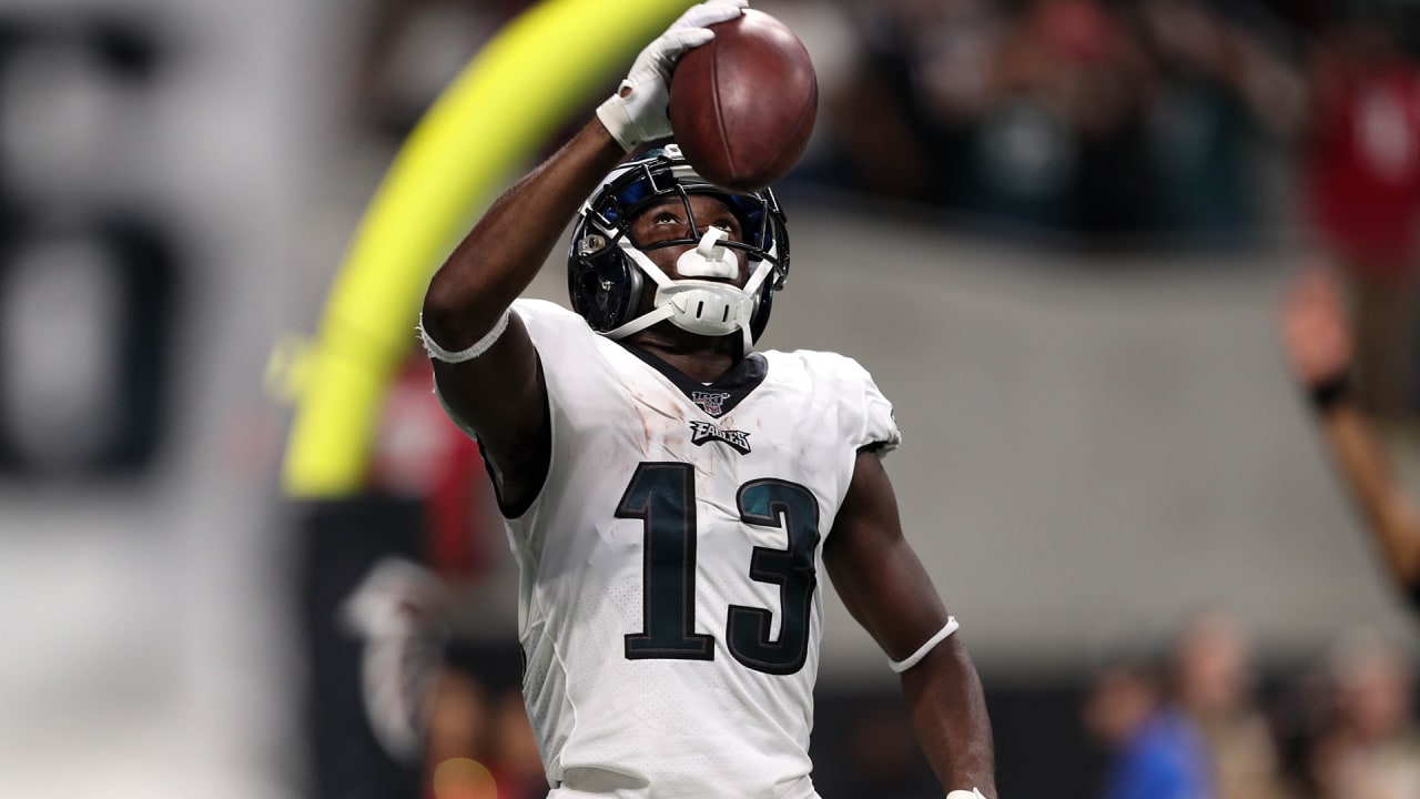 Eagles wide receiver NELSON AGHOLOR makes a leaping catch