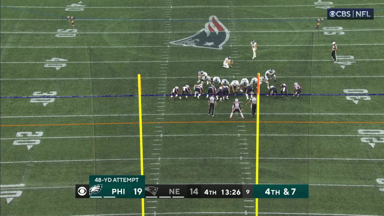 Highlight Jake Elliott goes off the upright on his third FG