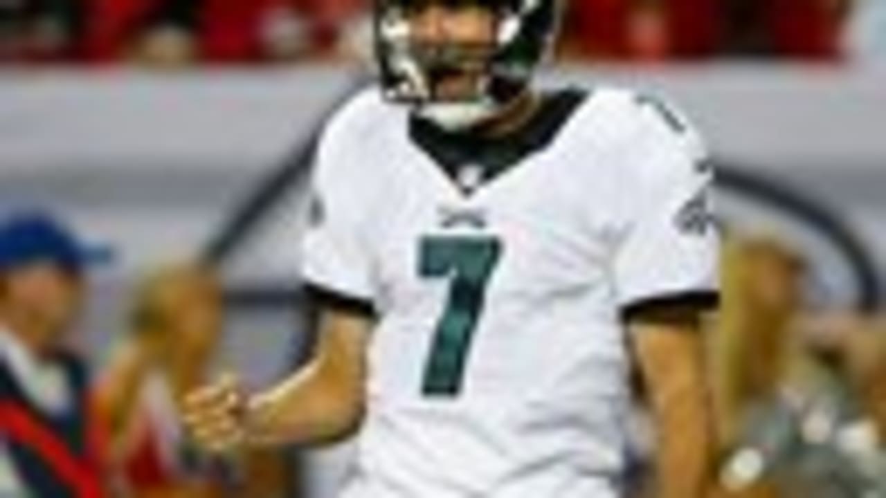 Eagles' Bradford passes test even in defeat