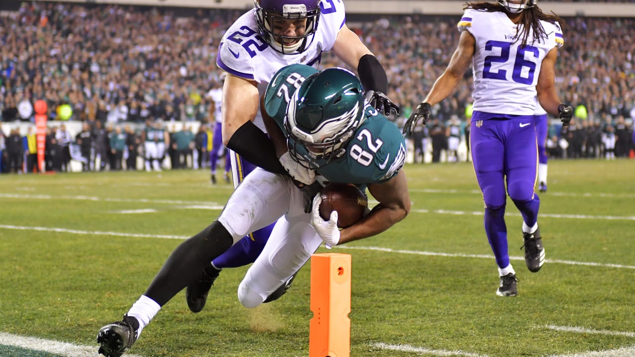 D'Andre Swift dominates on Philly homecoming as Eagles beat Vikings, NFL