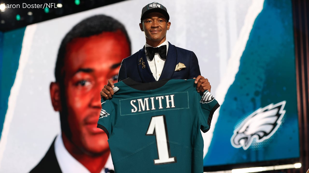 Eagles select DeVonta Smith with the No. 10 pick in the 2021 draft