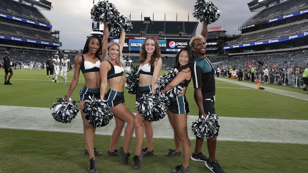 Eagles Cheerleaders on Gameday: New York Giants