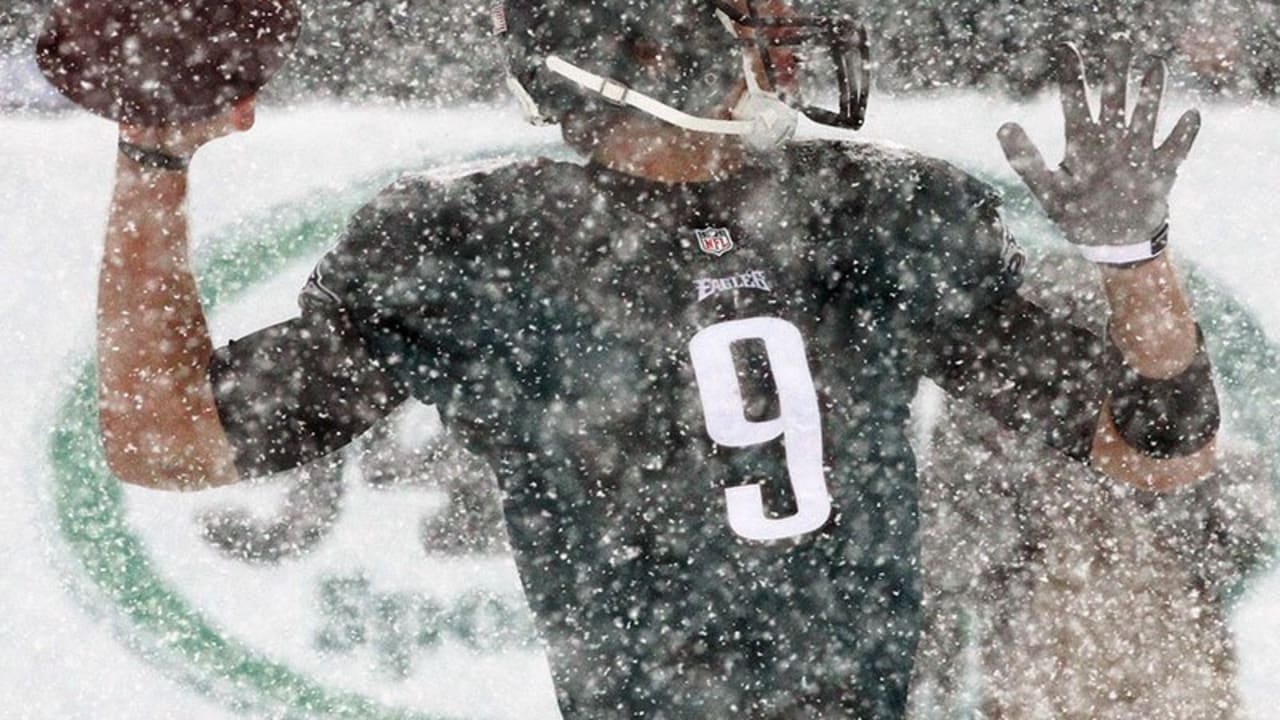 The MetLife Stadium field crew had a busy day shoveling snow at the Packers-Giants  game