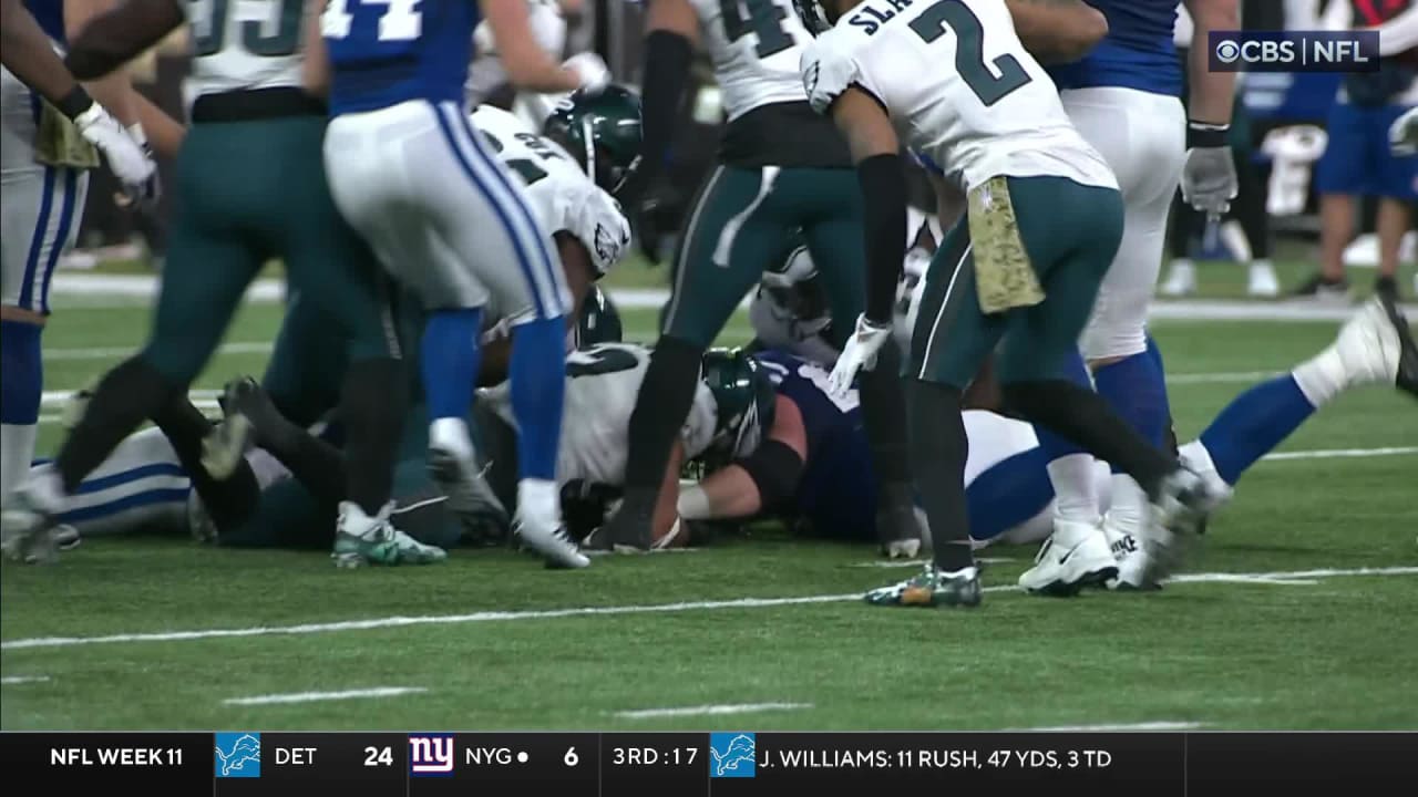 Highlight: Eagles hold Taylor in mid-air to force key fumble