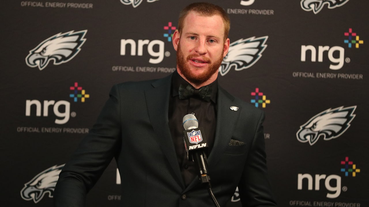 Carson Wentz trolled over suit at Commanders press conference