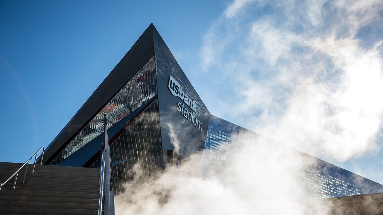 Fans fill US Bank Stadium in Minneapolis for Super Bowl LII