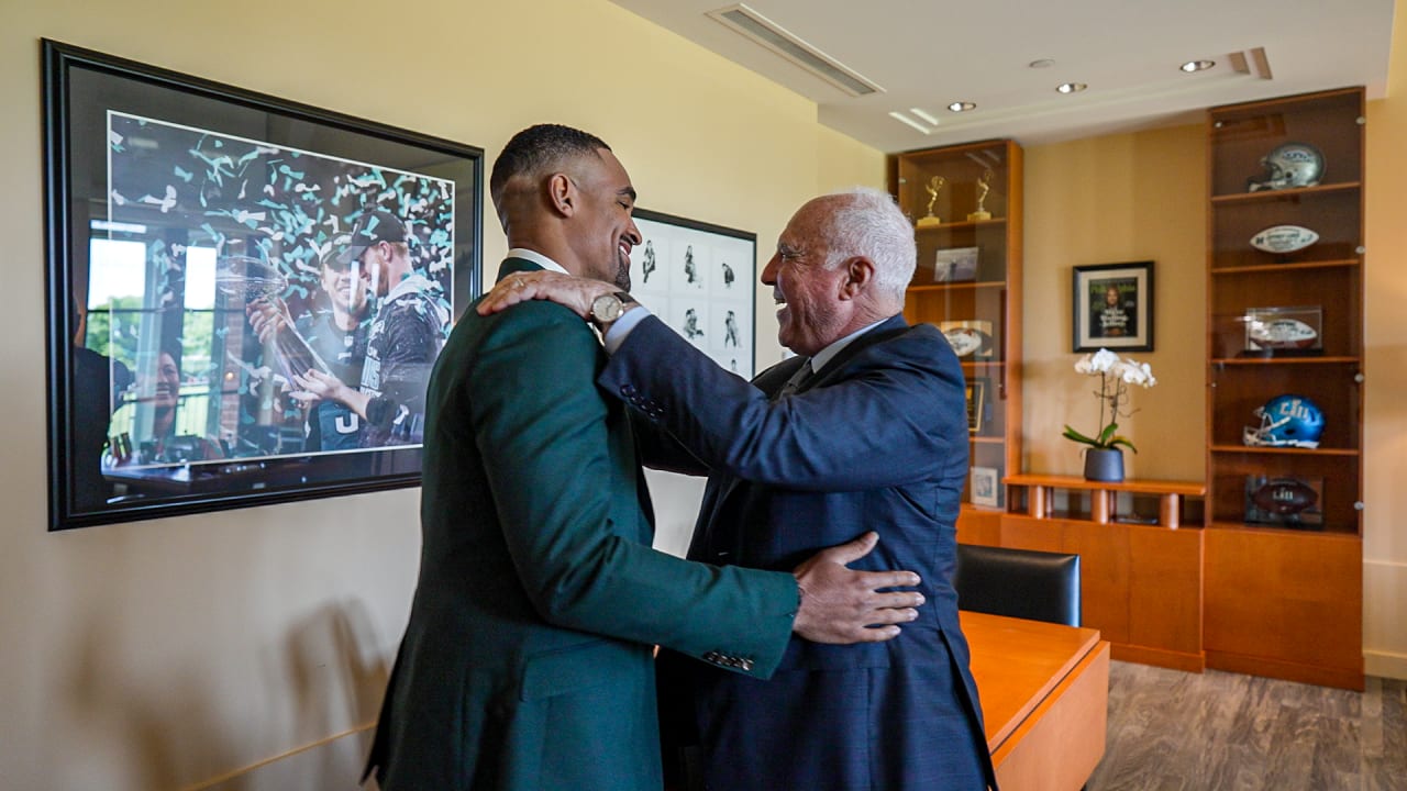 تويتر \ On The Road To Victory with Jimmy Smith على تويتر: The Eagles are  back up to 10 picks in the 2022 NFL Draft #FlyEaglesFly