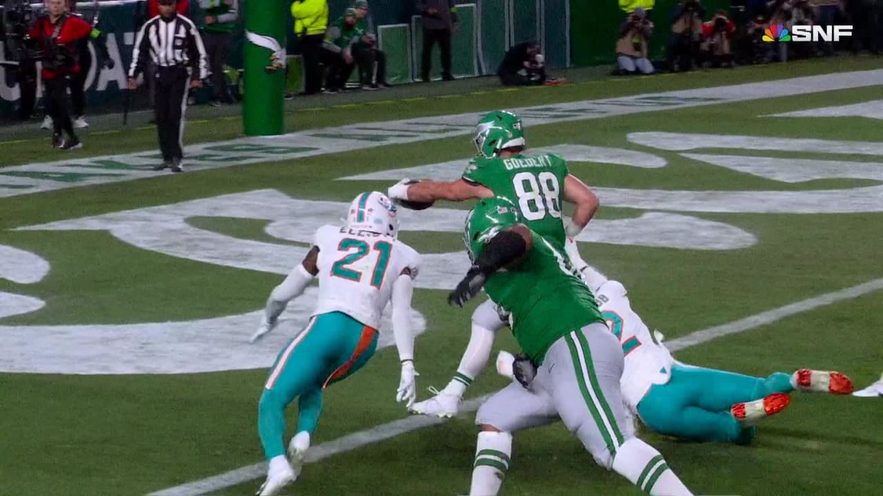 Randall Cunningham and Jalen Hurts celebrate generations of excellence