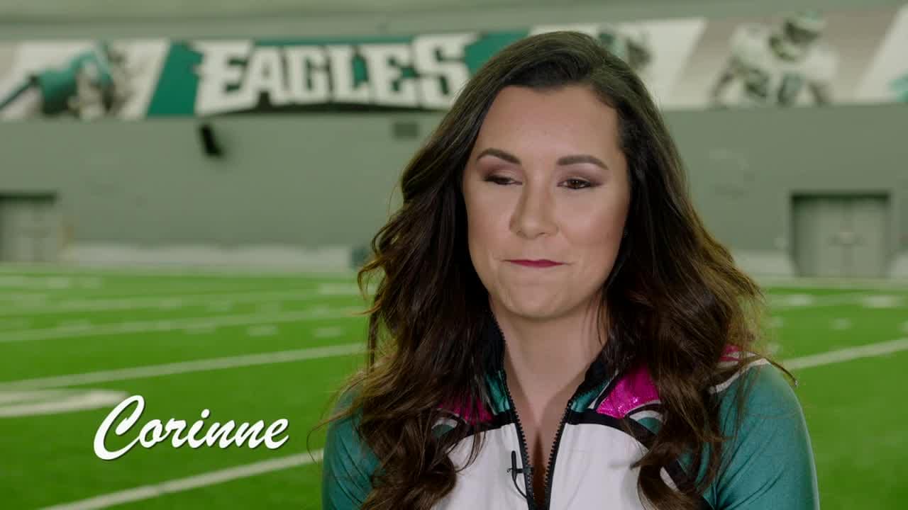 Eagles Cheerleaders Surprise Local Children With Cheer Clinic