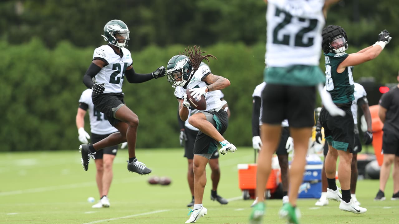 Philadelphia Eagles training camp observations: Jalen Hurts struggles to  connect with receivers, Avonte Maddox makes highlight-reel play