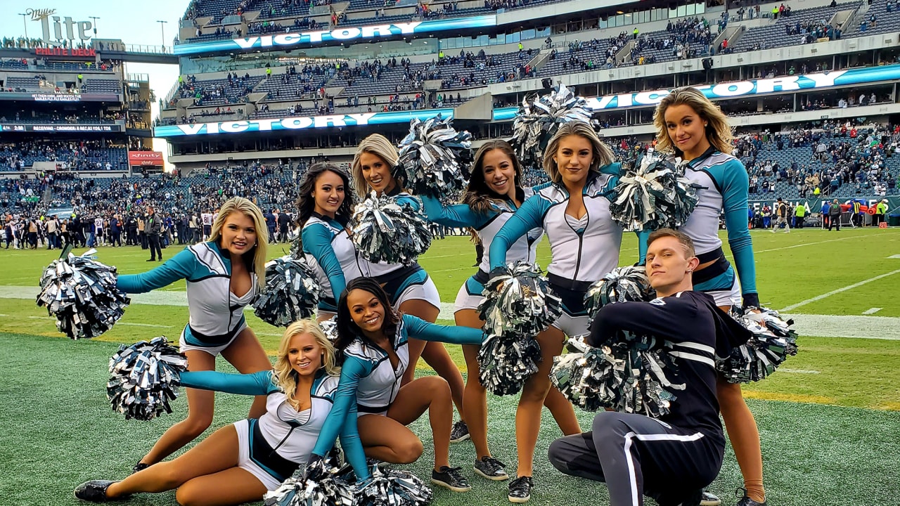 Eagles Cheerleaders on Gameday: Chicago Bears