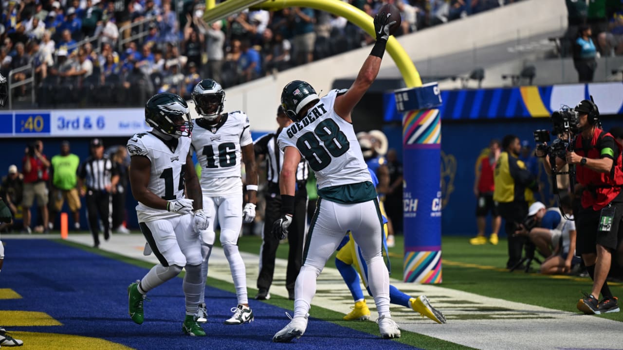 DeVonta Smith's TD catch gives the Eagles a 14-0 lead vs. Giants