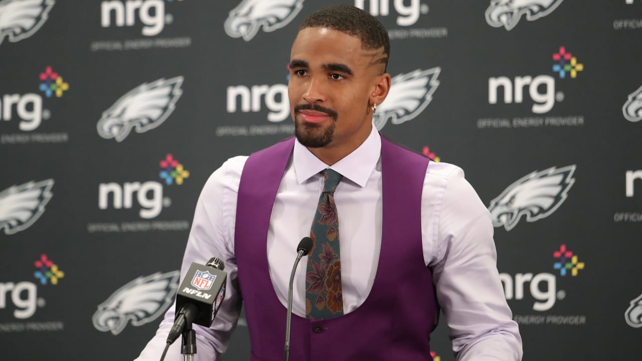 Jalen Hurts Outfit Goes Viral With Clashing Purple at Eagles Game –  Footwear News